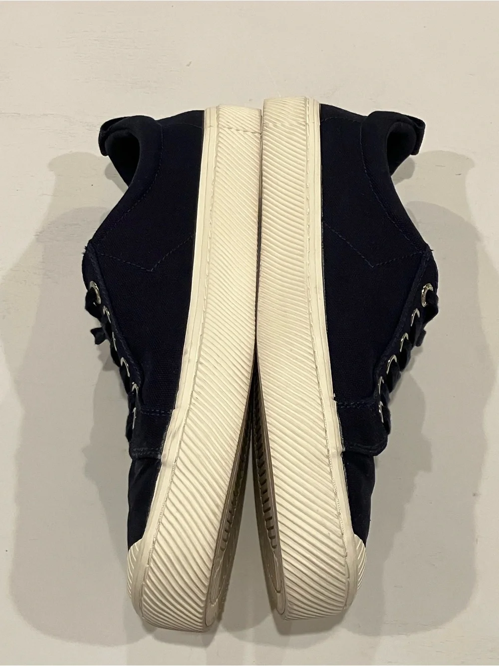 Cariuma | Navy Canvas Low-Top Sneakers
